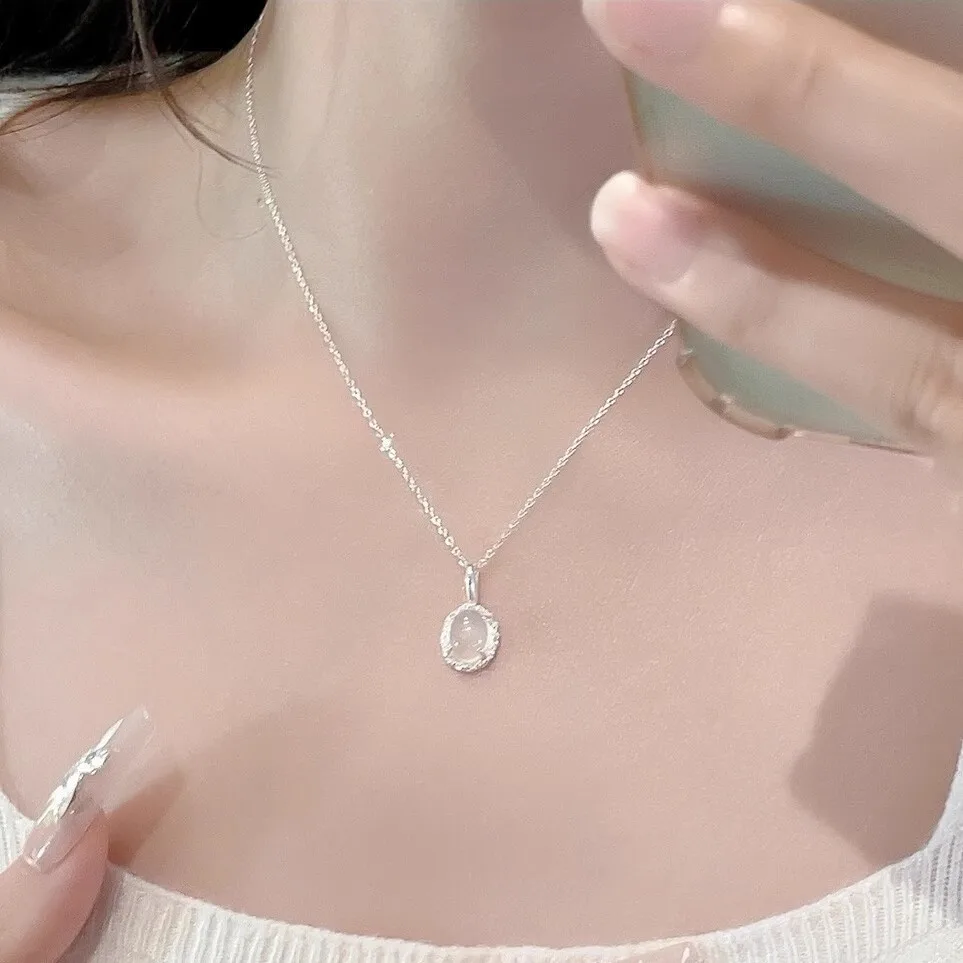 

Серебряно-белое ожерелье из халцедона, женская мода, простой стиль Ins, нишевый дизайн, темперамент, милая цепочка на ключицы