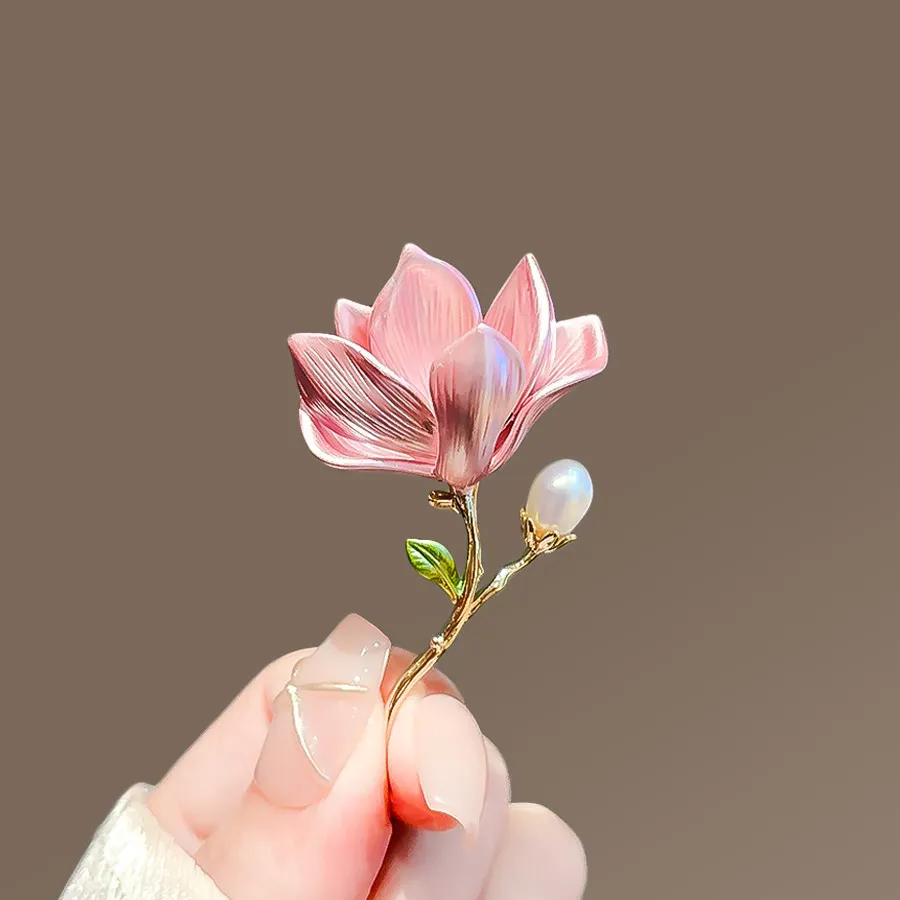 Chinese Style Vintage Pink Magnolia Flower Pearl Brooch Elegant Enamel Lapel Pin For Women Cheongsam Hanfu Dress Suit Scarf Coat
