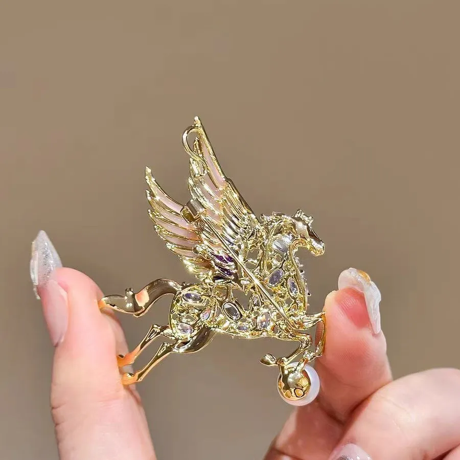 Luxury Strong Lucky Horse Brooches For Women Unisex Elegant Enamel Animal Year Of The Horse Brooch Pins Gifts