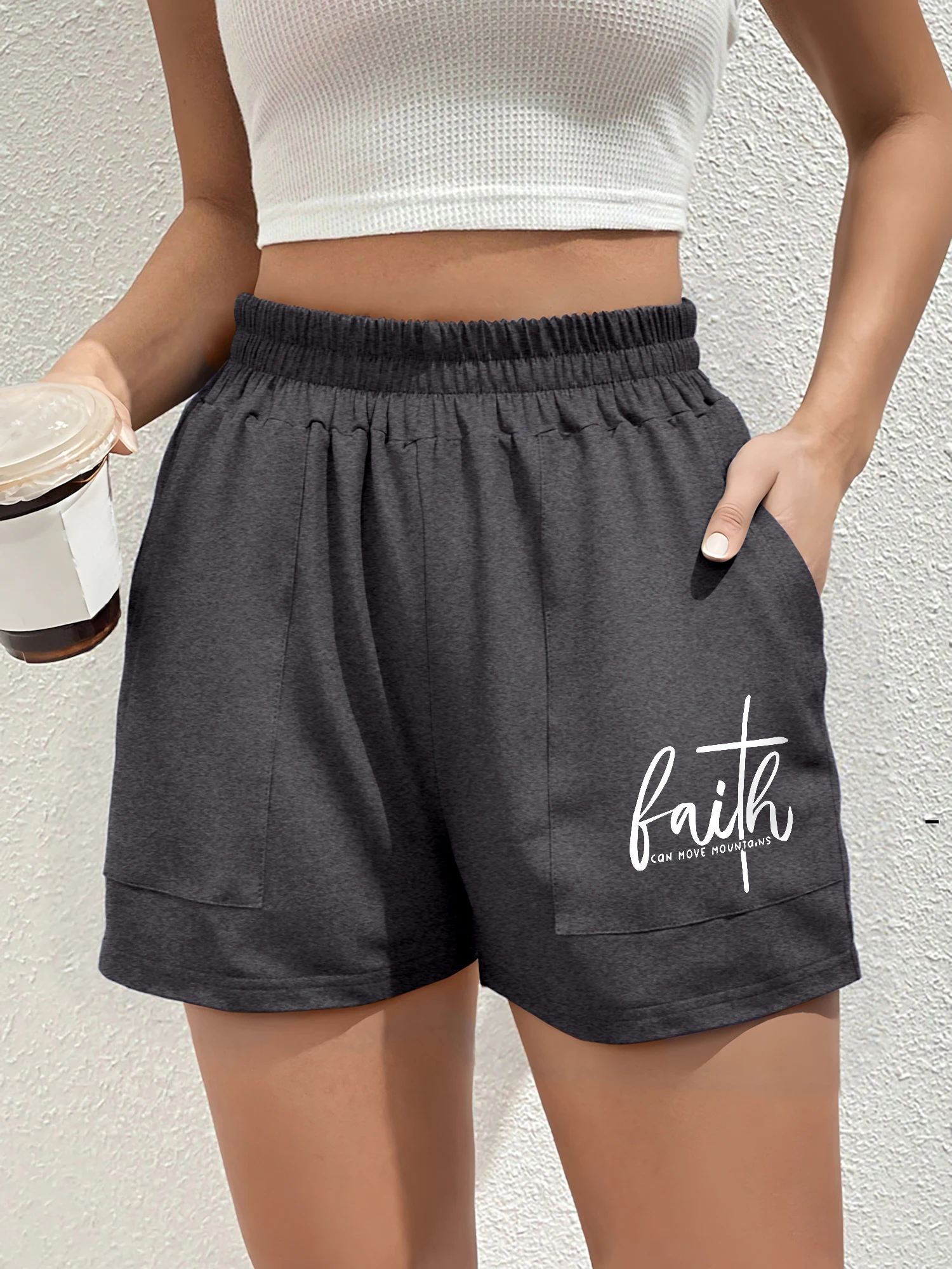 Pantalones cortos informales con estampado de cruz y la frase "Faith Can Move Mountains", cintura elástica, con bolsillos, corte holgado, ropa de verano inspirada en la fe