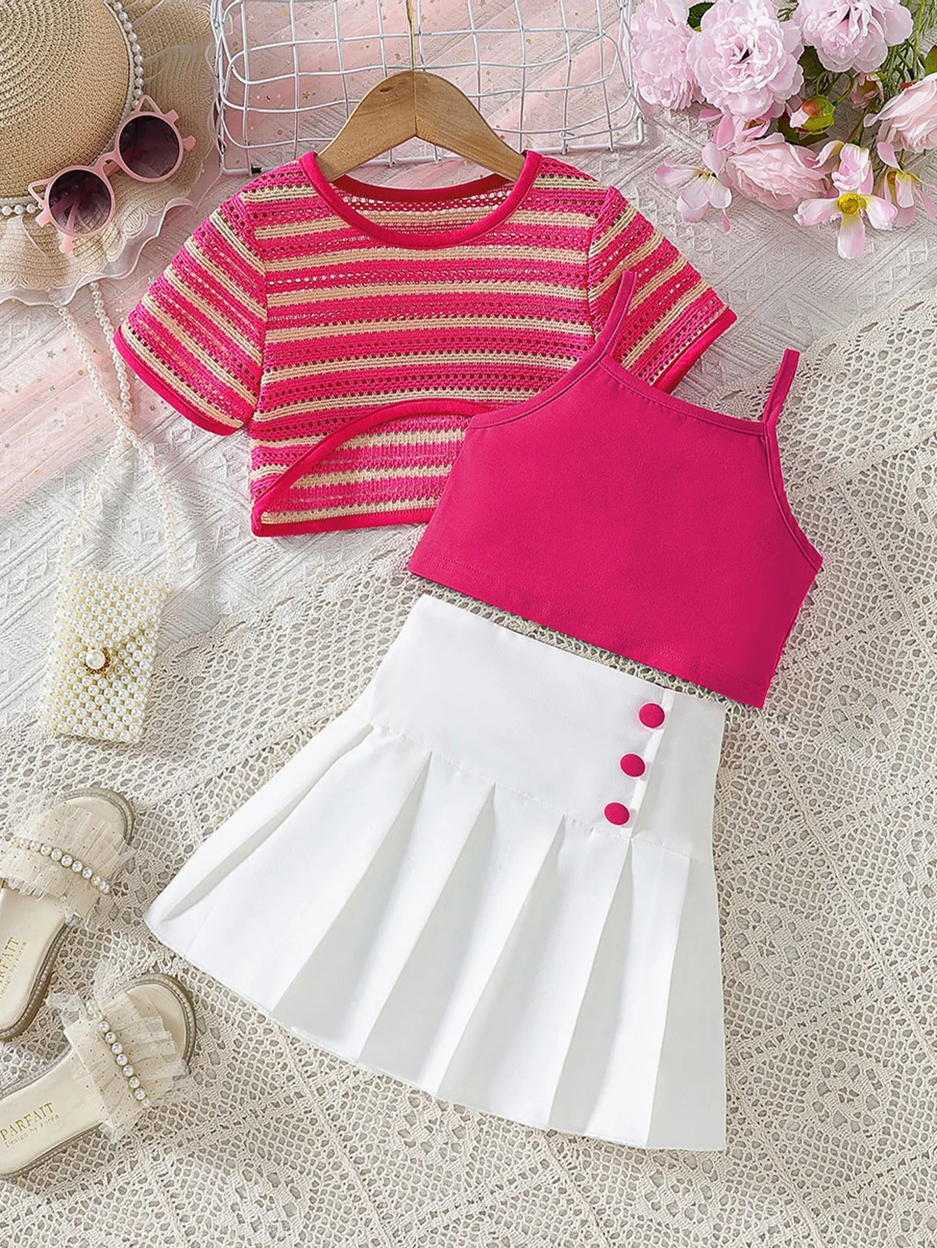 

Однотонный короткий топ на бретелях для девочек + ультракороткий вязаный кружевной топ с круглым вырезом + плиссированная юбка, модный комплект из трех предметов