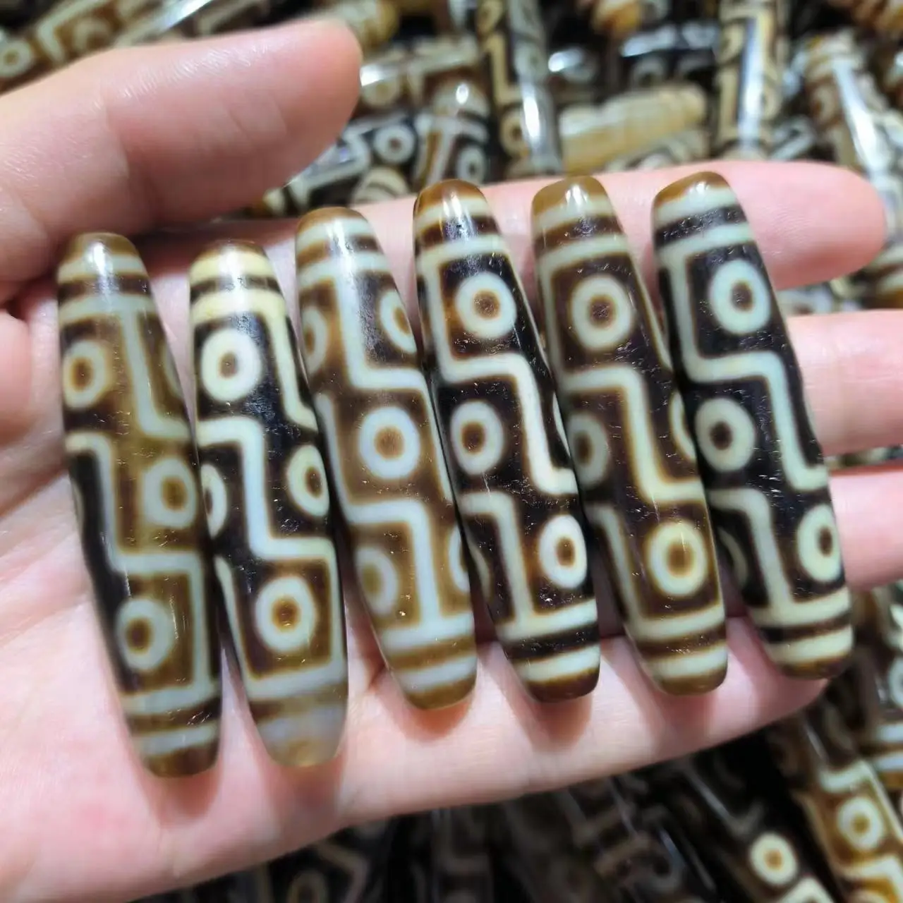 1pcs/lot Natural Nine Eyes Agate Dzi tooth yellow nice color weathered horseshoe rare precious accessories gem jewelry amulet