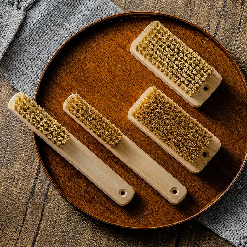 Cepillo de limpieza multifuncional para el hogar: mango de madera, cerdas de jabalí, orificio para colgar para lavandería y zapatos