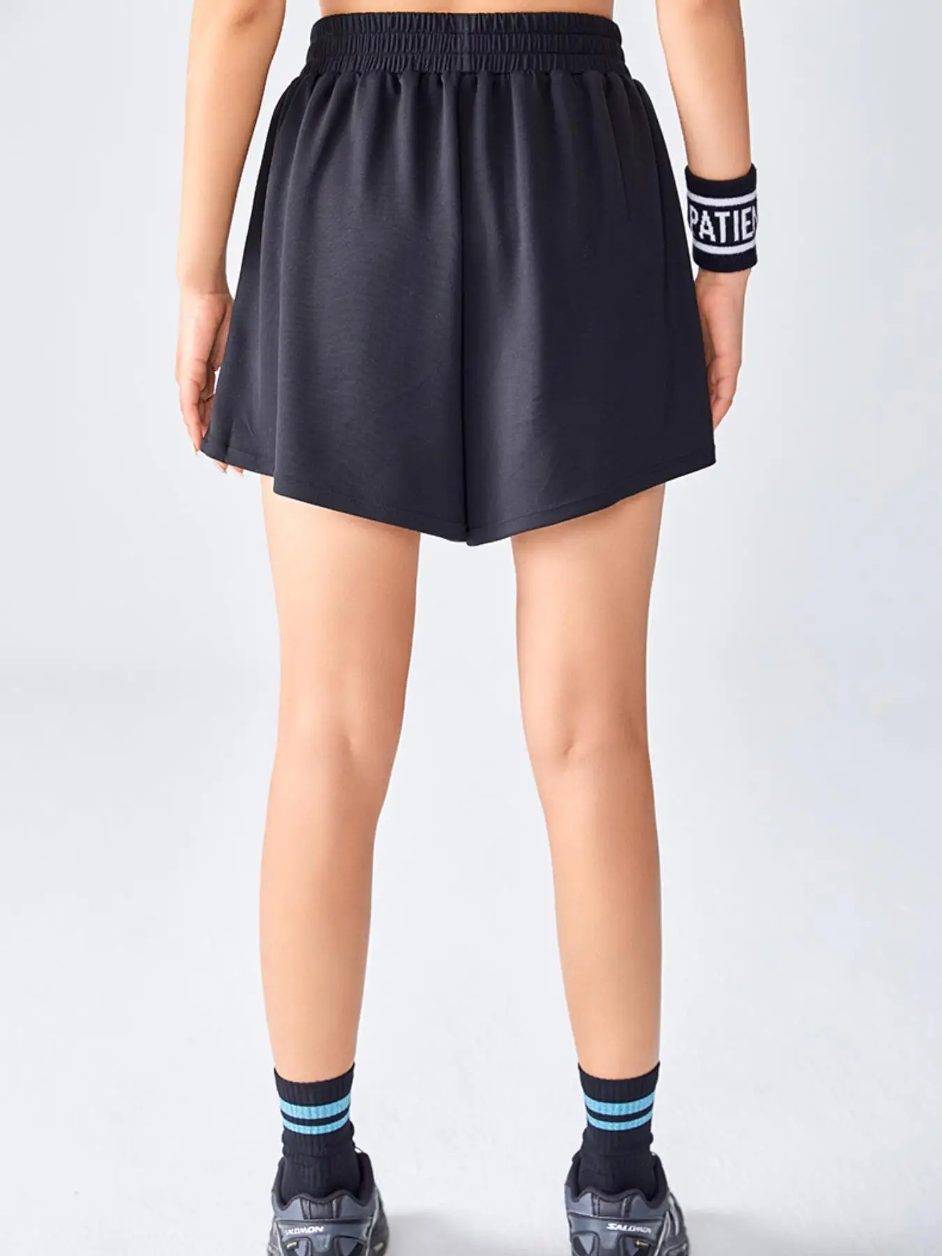 شورت رياضي للجري واليوجا للنساء مع جيوب، تصميم رياضي ناعم وجيد التهوية، ملابس مريحة للتمرين طوال الموسم 2279 #1