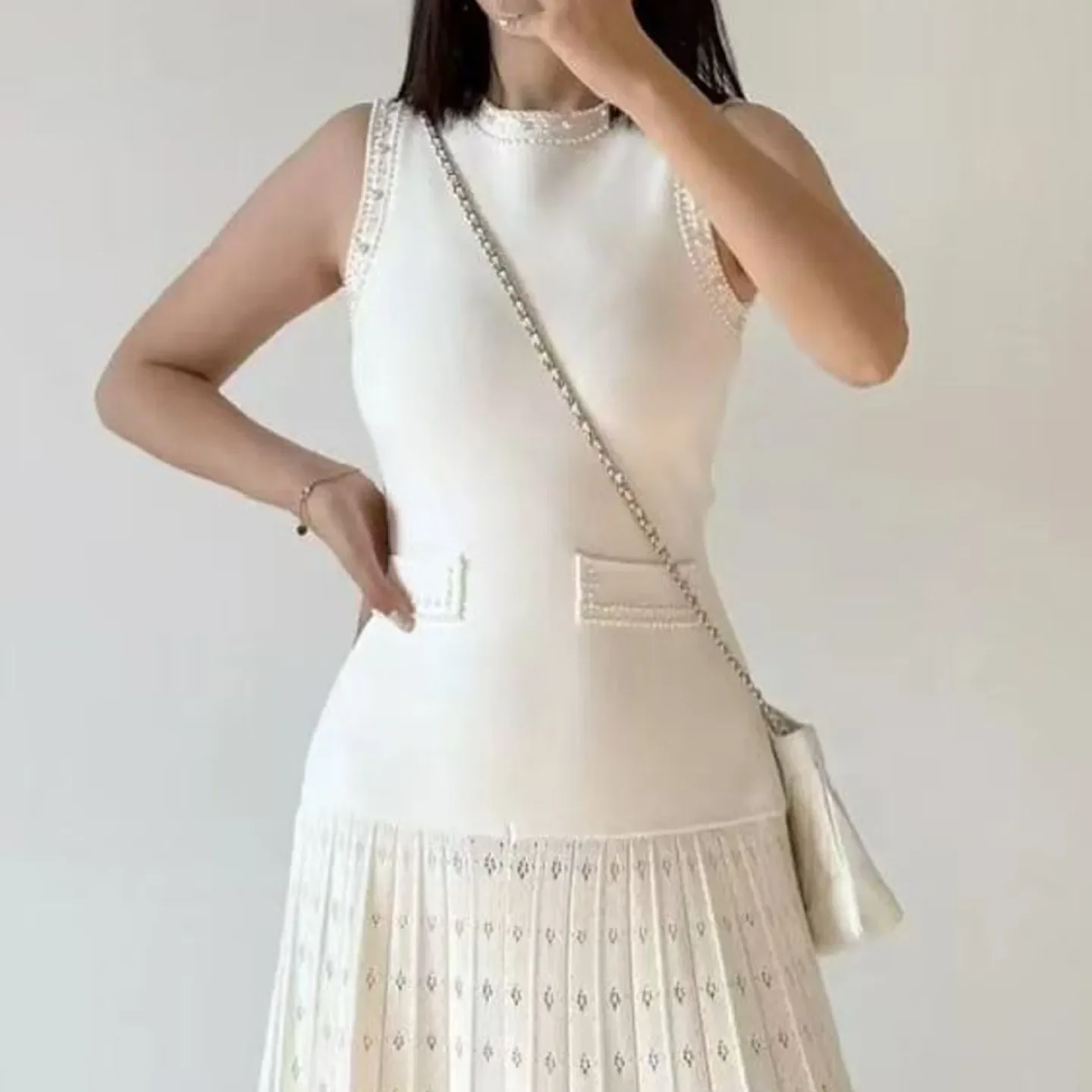 

Женское летнее платье с круглым вырезом и короткими рукавами с жемчужным декором, элегантное праздничное платье, женские платья, тренд 2025 года.