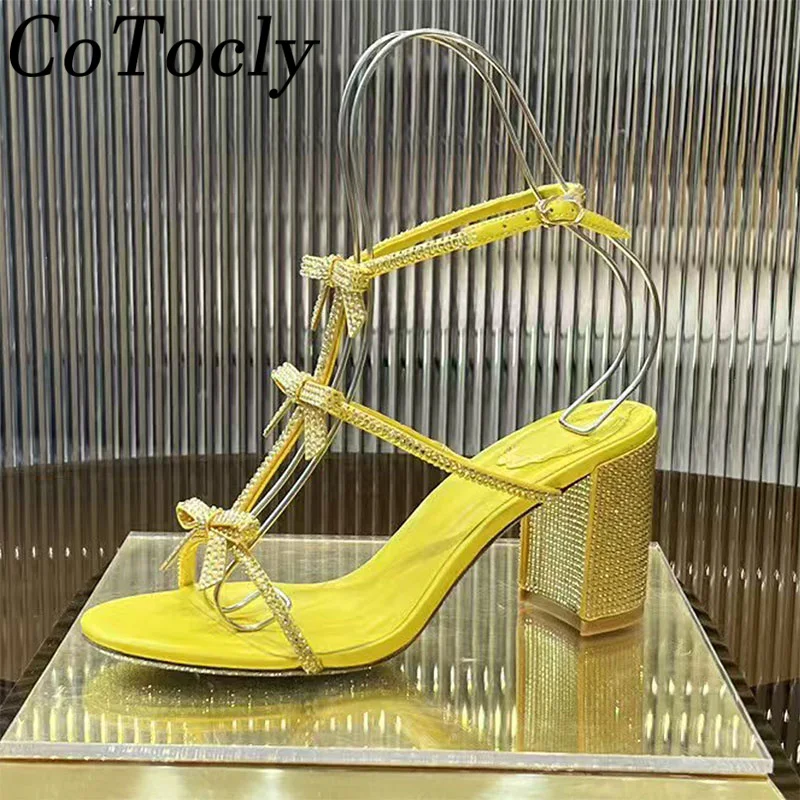 جديد صنادل كعب عالٍ النساء حجر الراين الكاحل حزام أحذية الحفلات الإناث كعب مربع مكتنز كريستال فراشة عقدة الصنادل امرأة