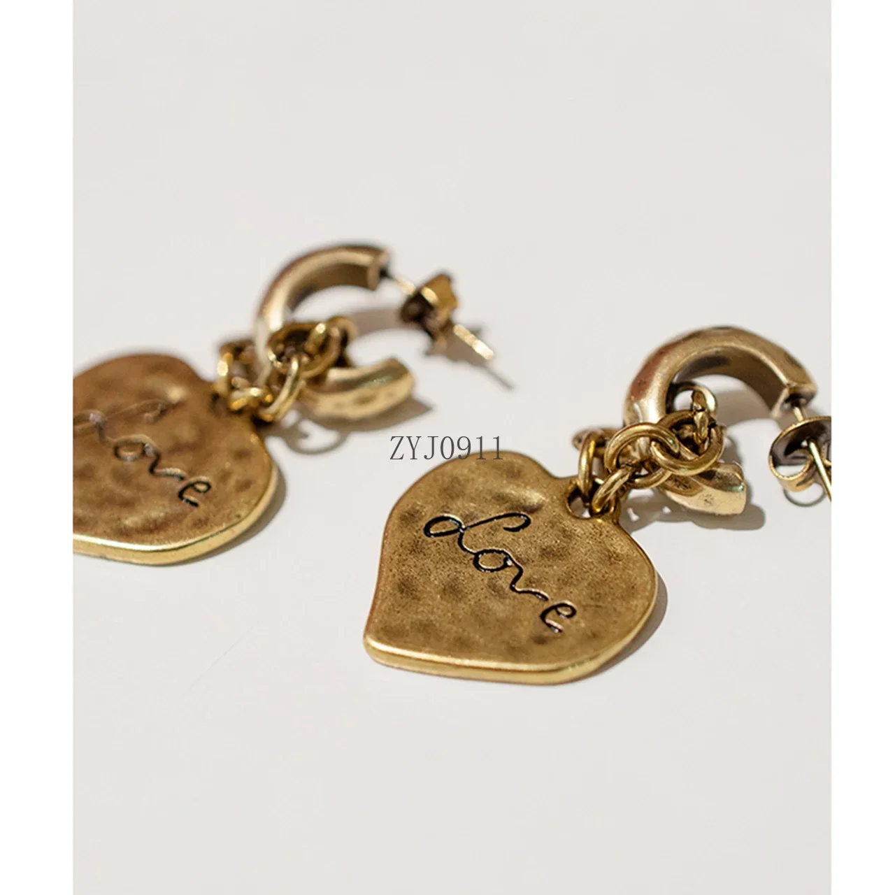 * Orecchini a cerchio punk con amore a forma di cuore di pesca in ottone di marca di design per le donne Gioielli di lusso di alta qualità Tendenza Bijoux Goth Boho