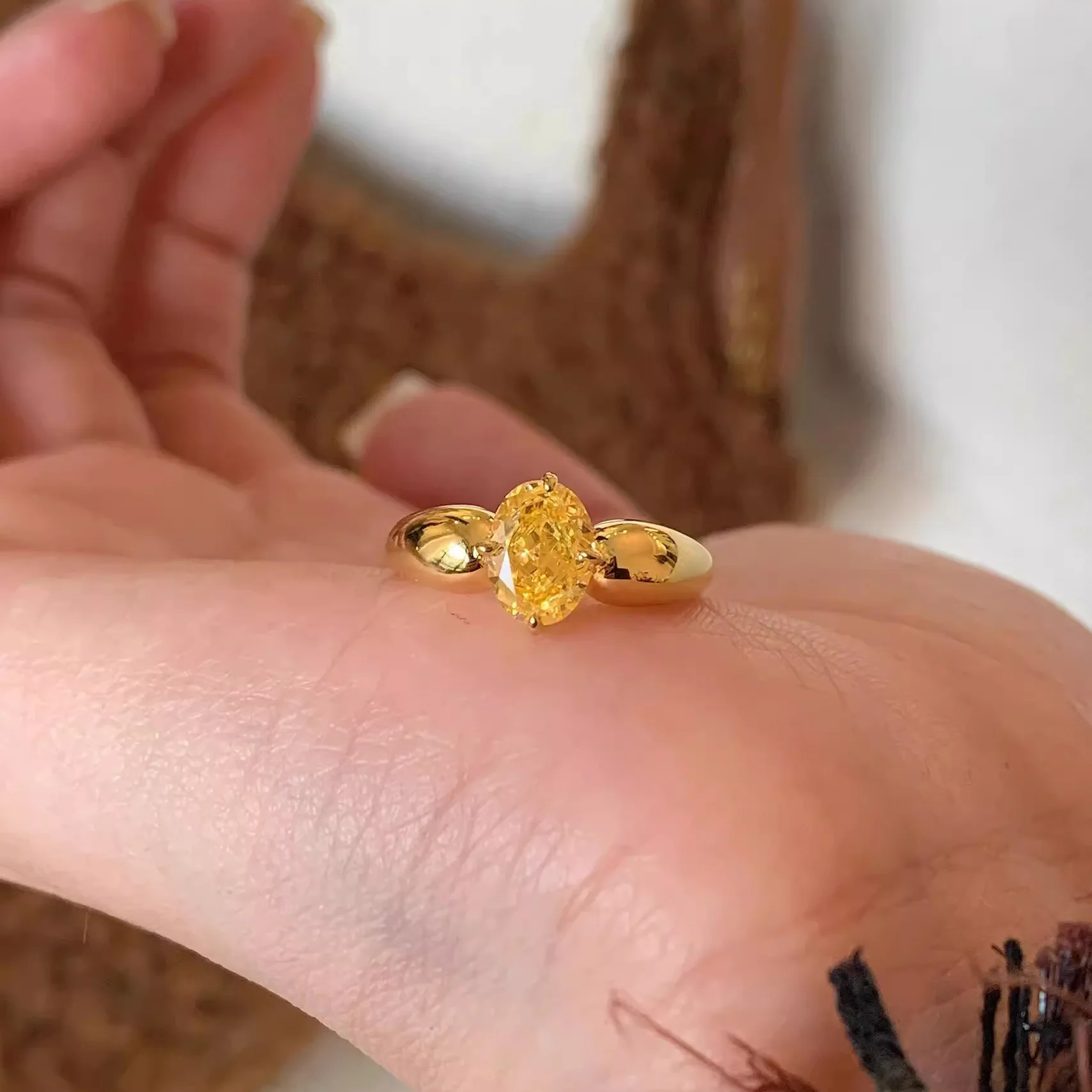 

Bling 925 Pure Silver Oval Synthetic Yellow Diamond Halo Wedding Ring Big Carat 1ct Enggagement Bridal Band Women Luxury Jewelry