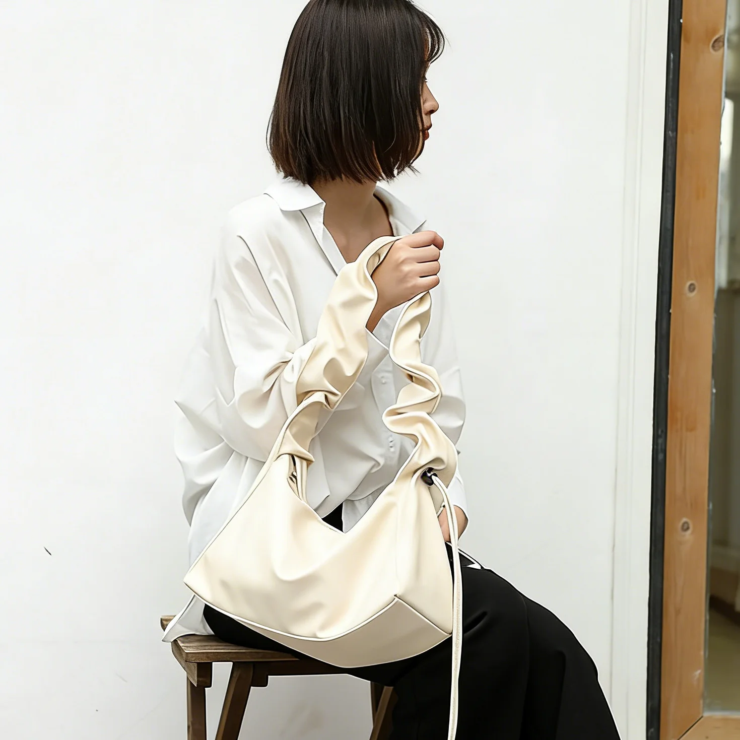 

Женская сумка на плечо с рюшами и ремешком, из мягкой искусственной кожи, с завязками, для повседневного использования и поездок на работу