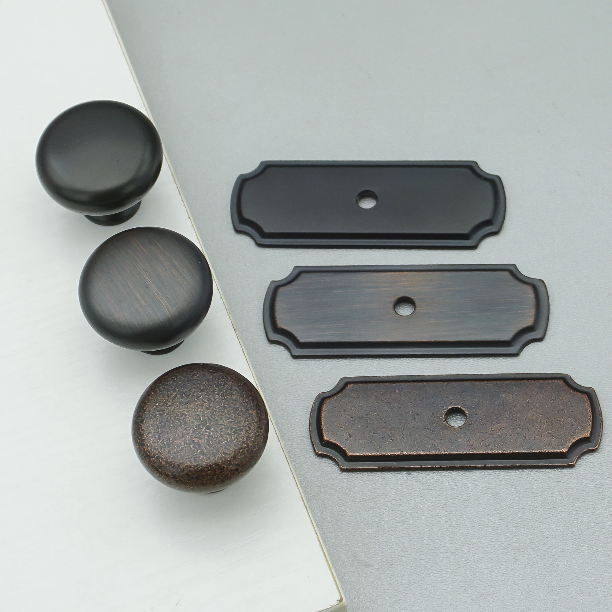 マットブラックの引き出しノブ、バックプレート付き、モダンなキ - Furniture Hardware With Backplate のレビューと価格
