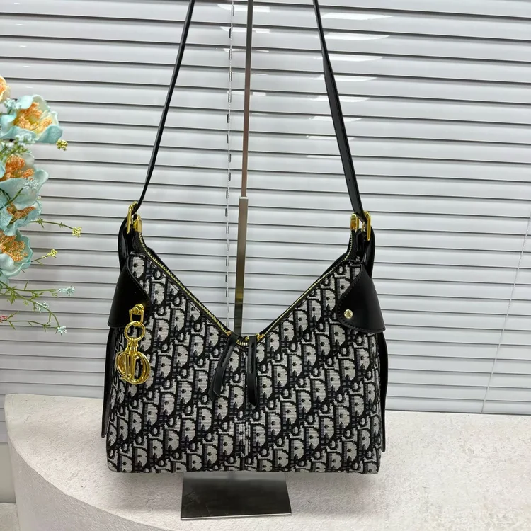 

Новая французская элитная ретро-сумка-пельмень с цепочкой на плечо 2026 года: модная, универсальная, стильная, для ношения в руке и через плечо