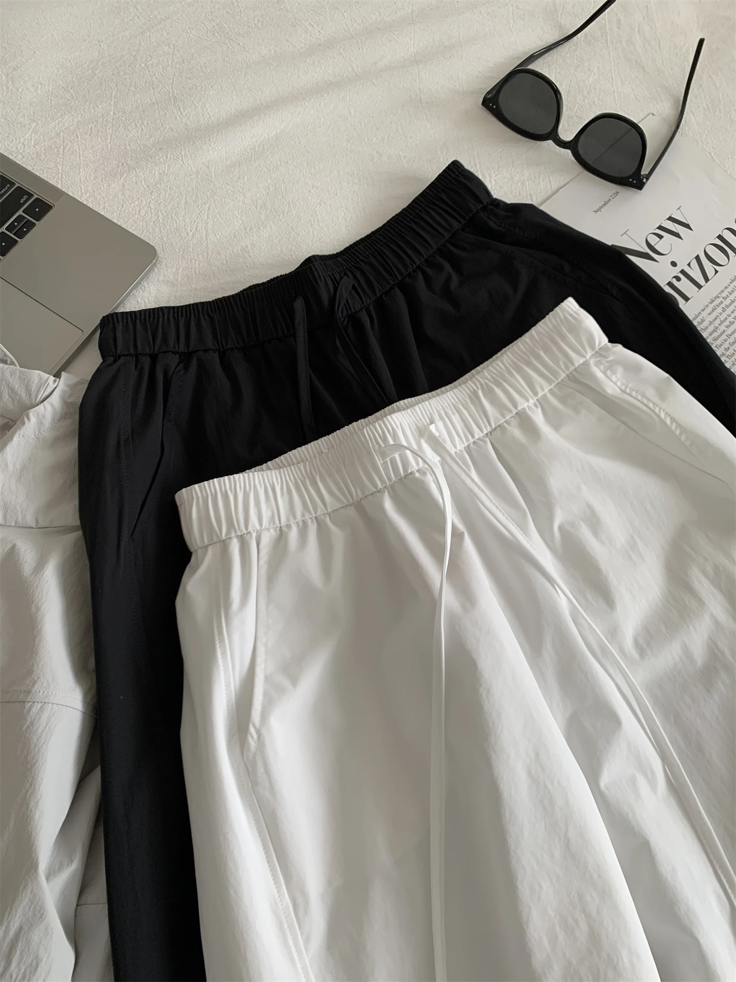 Lightweight Patchwork Curved-leg Cargo Pant Women, Relaxed Fit, Slimming, High-waisted, Wide-leg, Cuffed