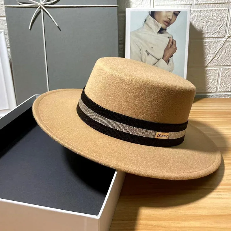 

A simple face-enhancing versatile flat hat for women's outdoor street style woolen warm top