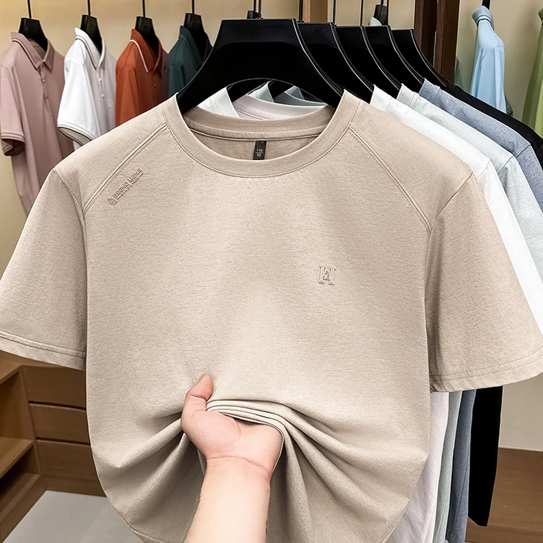 Modisches Luxusmarken-T-Shirt für Herren mit Kurzarm, geprägten Buchstaben, neuem Stil, atmungsaktiv, sommerlich, lässig, Rundhalsausschnitt, einfarbig. – Detail 13