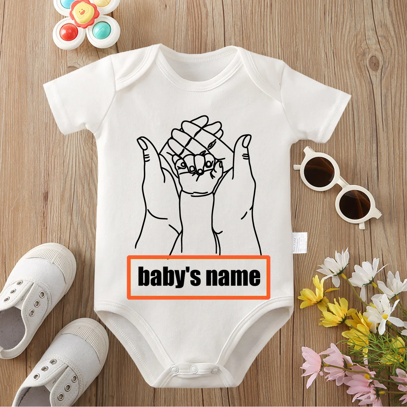 

Комбинезон с индивидуальным текстом (имя ребенка) We Are Family, хлопковый комбинезон для детей 0-12 месяцев, треугольный комбинезон, дизайн, одежда для новорожденных своими руками