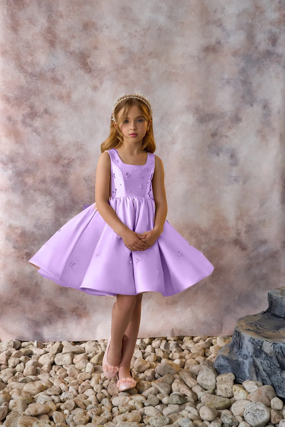 Vestido de niña de flores de satén Lila brillante para boda, apliques de tul con diamantes, vestido de primera comunión para fiesta de cumpleaños hasta la rodilla hinchado