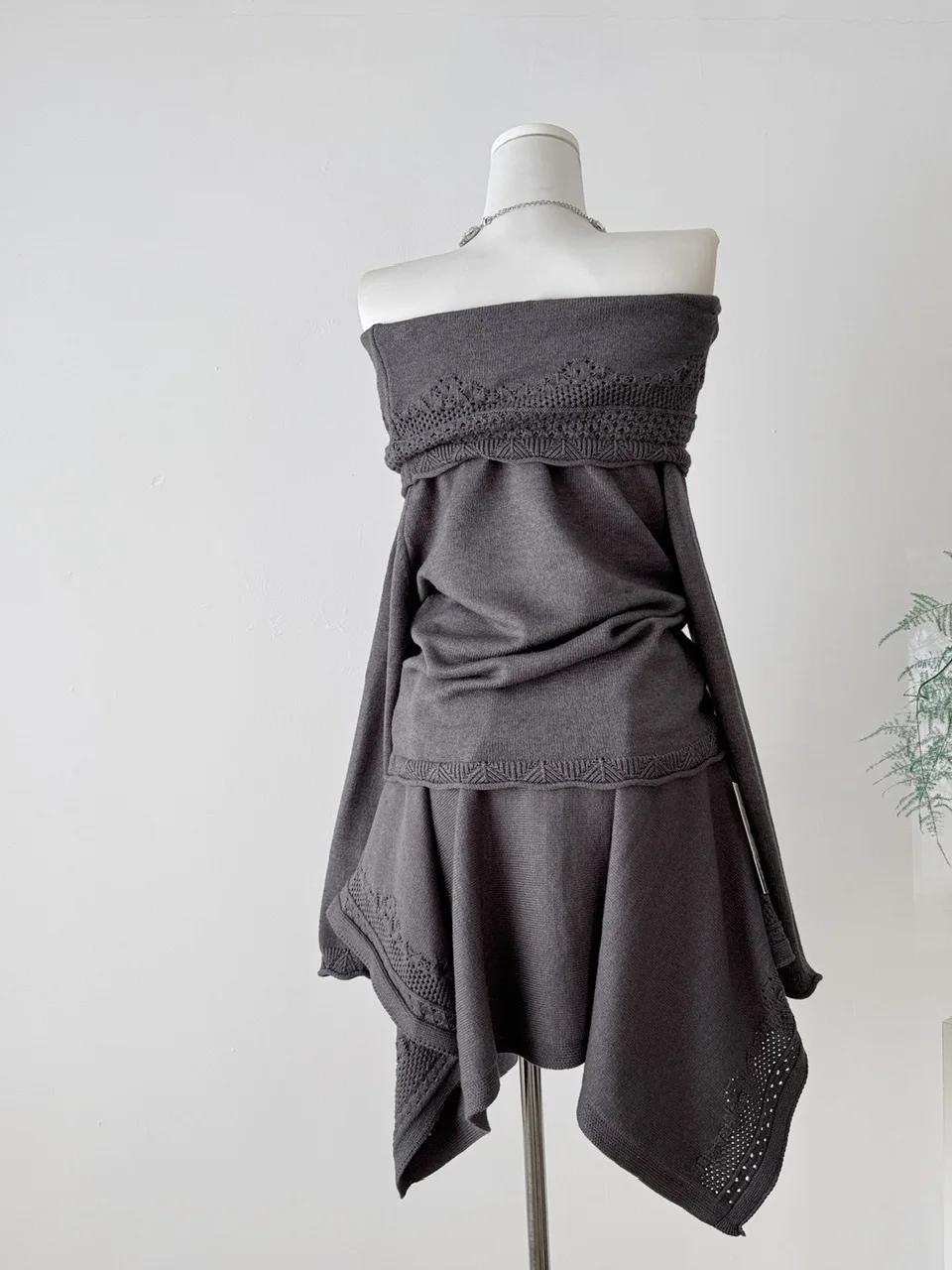 

Теплый вязаный свитер с открытыми плечами, утягивающая юбка, комплект из двух предметов, модный повседневный осенний свитер средней длины для поездок на работу...