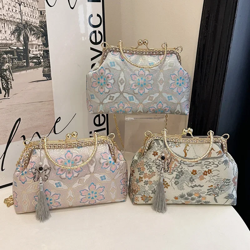 Retro Women Pink Blue Gray Shell Clip Shaped Tassel Shoulder Bag Floral Embroidered Handbags Clutch Crystal Chain Messenger Bags