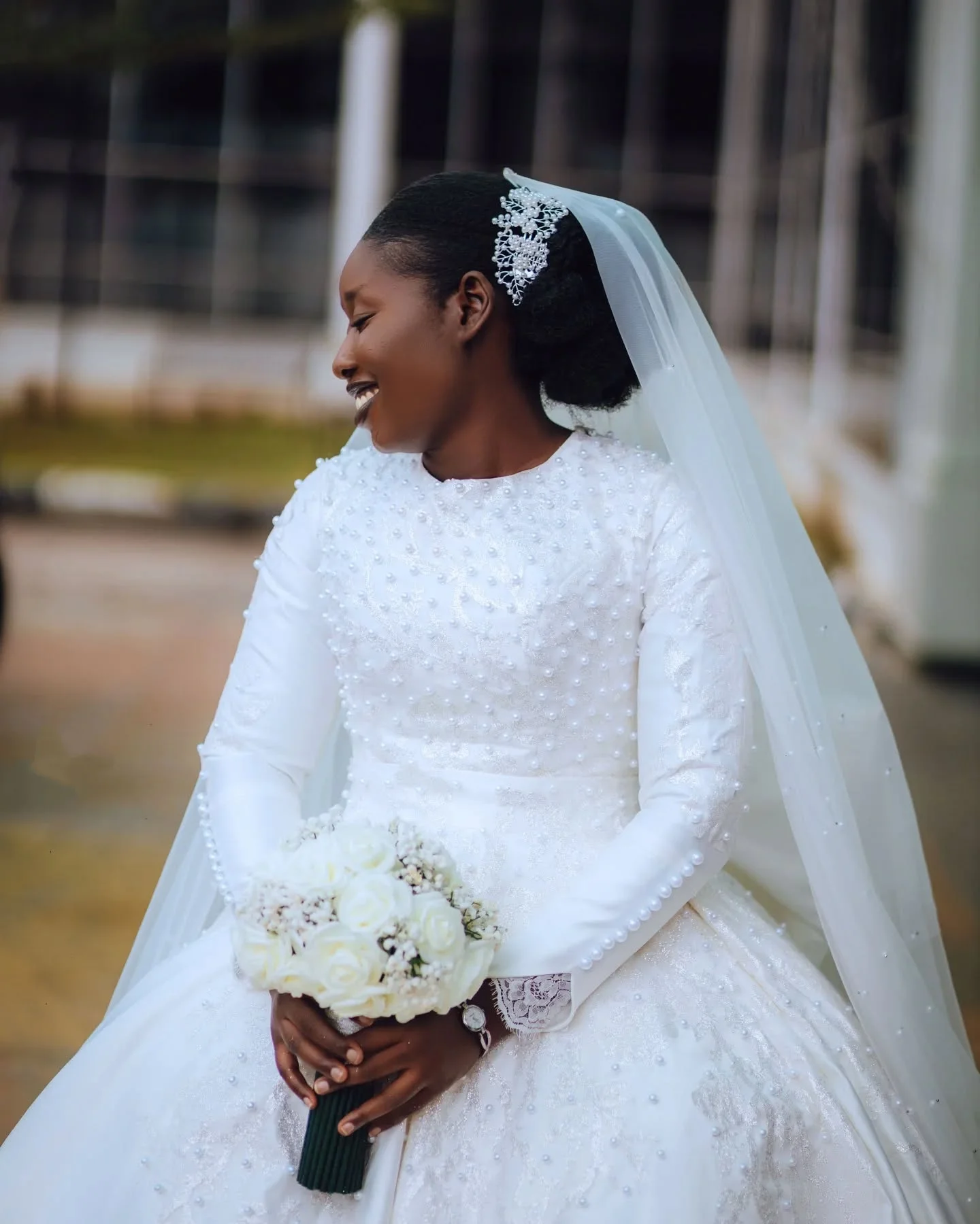 Customized White Elegant Large Skirt African Style Wedding Dress Round Neck Long Sleeved Pearl Bow Tie Satin Vestido De Novia