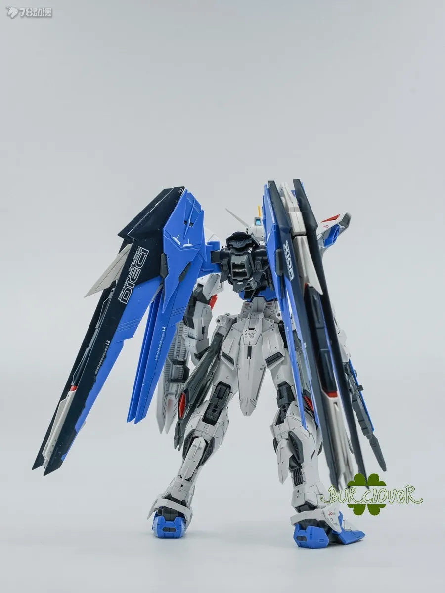 Bandai – figurines d'action originales MG Freedom 2.0, jouets d'assemblage pour garçons et filles, Collection de cadeaux, modèle d'ornements