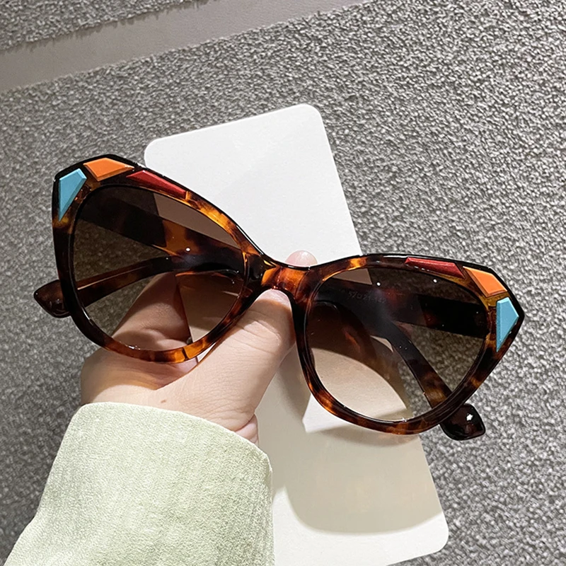 Retro British style cat-eye sunglasses,trendy large-frame color-blocking anti-blue light glasses, outdoor fashionable sunglasses