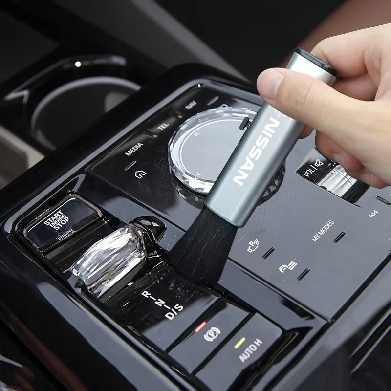 فرشاة تنظيف السيارة القابلة للسحب أدوات تنظيف وحدة التحكم المركزية لنيسان X-trail قاشقاي نوت جوك سنترا باترول نافارا ميكرا