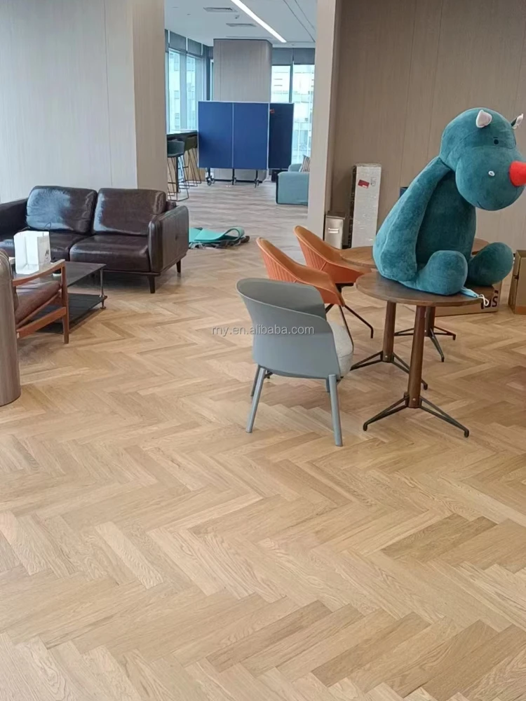 Versión personalizada, diseño moderno, suelo de roble en espiga, color natural, alambre de acero cepillado