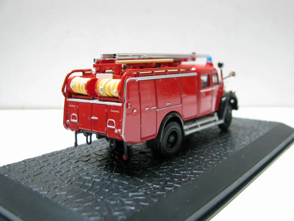 Caja agrietada Diecast escala 1:72 Atlas Magirus Merkus Feuerwehr modelo de motor de bomberos modelo de coche de aleación juguete coleccionable regalo recuerdo