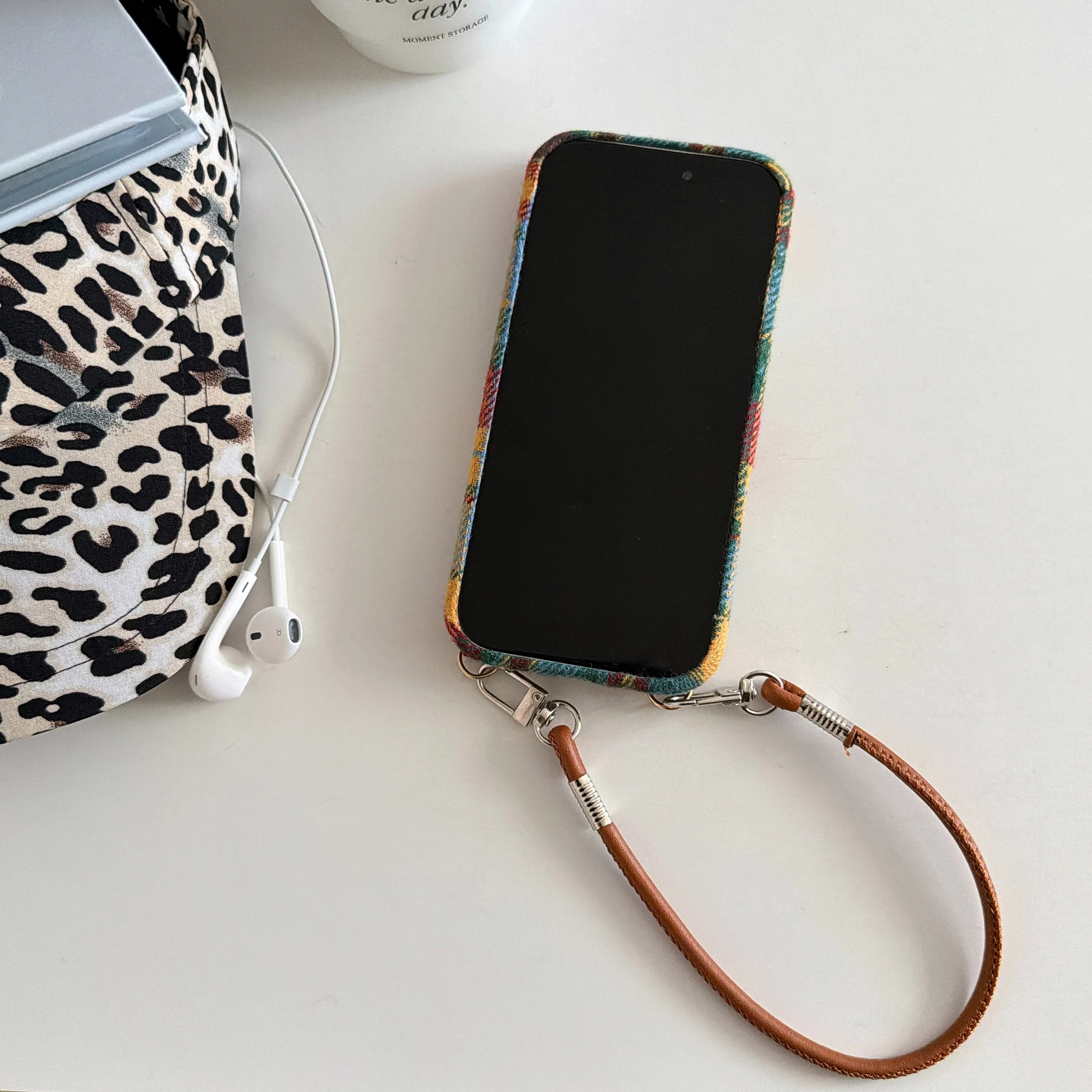 ثلاثي الألوان الربط التطريز منقوشة الكرتون المهر آيفون 17 برو ماكس 16 15 14 زائد لينة شتاء دافئ فروي غطاء