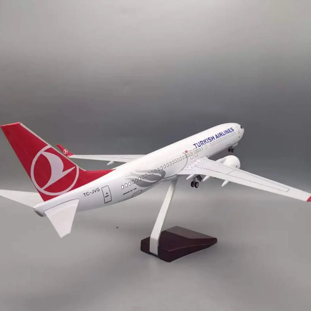 โมเดลเครื่องบิน B737 สายการบินตุรกี ขนาด 1/85 ความยาว 47 ซม. ของเล่นพร้อมไฟและล้อลงจอด ทำจากเรซิ่นหล่อขึ้นรูป เหมาะสำหรับสะสมและตั้งโชว์