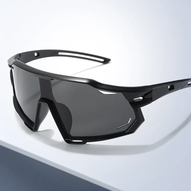 

Outdoor Sports Sunglasses - Lightweight & Durable, Polarized Lenses, Unisex Design, Ideal for Mountain Climbing & Daily Wear