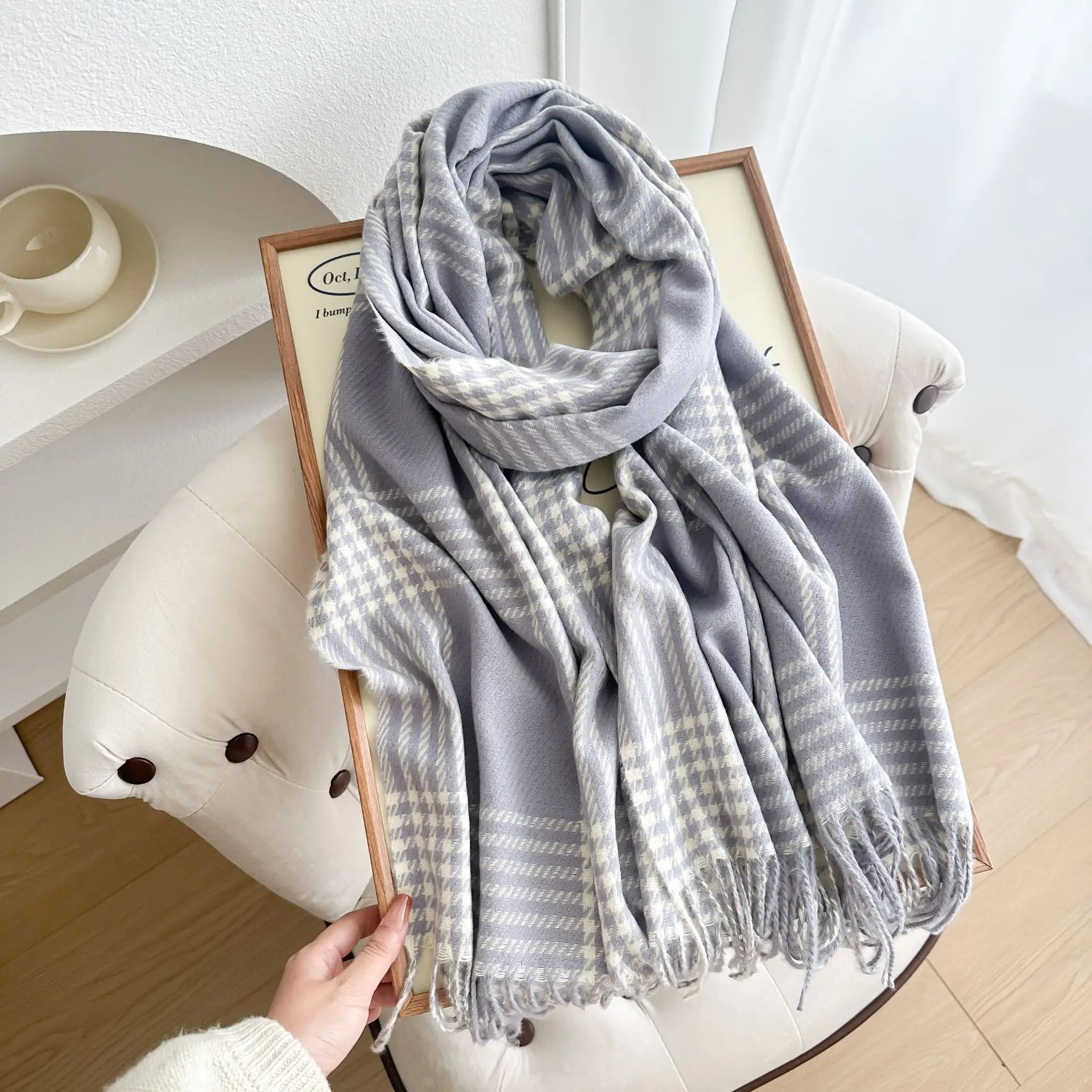 

Retro Autumn and Winter British Scarf Women's High-end Feel Plaid Thickened Warm Scarf Couple Student Shawl Windproof
