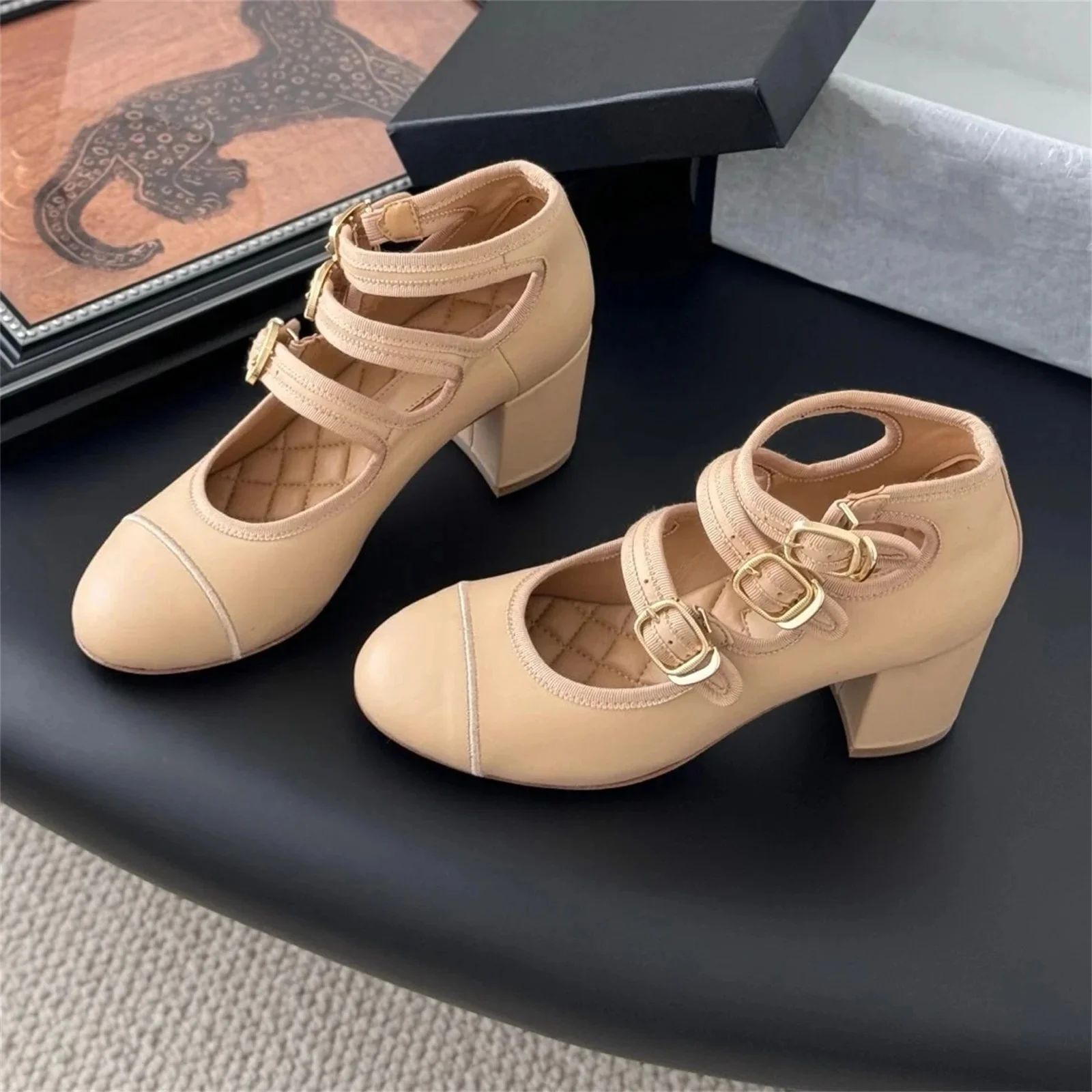 Newest Summer Street Style Genuine Leather Open-Toe Woman Slippers Rivet Decora Mules Slides Beach Shoes Outdoor Slippers