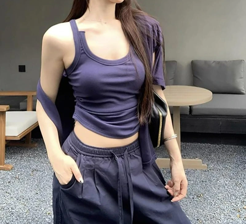A Complete Set of Casual Sports Suits for Women's Senior Sense 2026 New Suspender Wide-leg Pants Three-piece Set