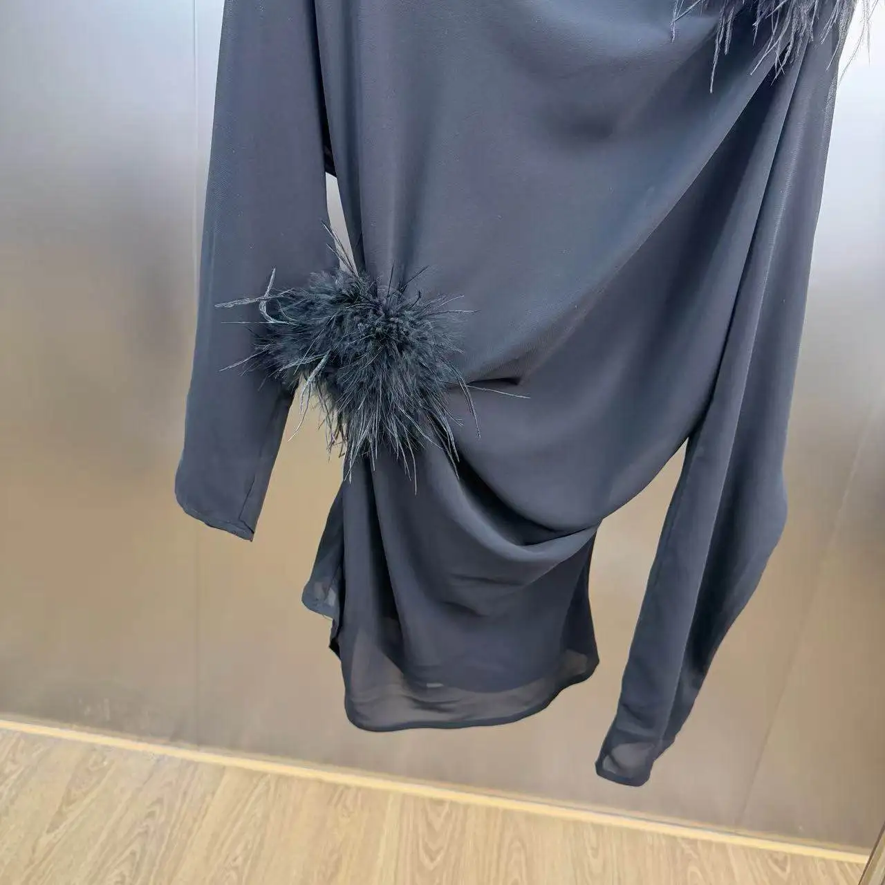 High Street Blouses Women's Spring Light Luxury Style Slanted Shoulder Long Sleeved Ostrich Fur Pin Pinching Waist BlouseTop