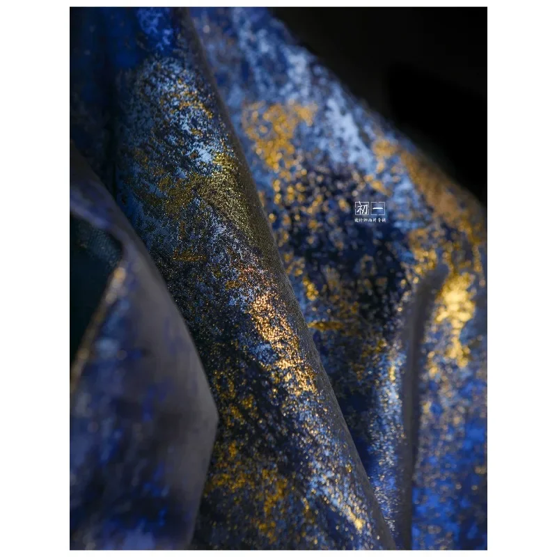 

Blue and Black Gold-plated Jacquard Is Quite Wide and The Double-sided Irregular Silhouette Skirt Coat and Designer Fabric.