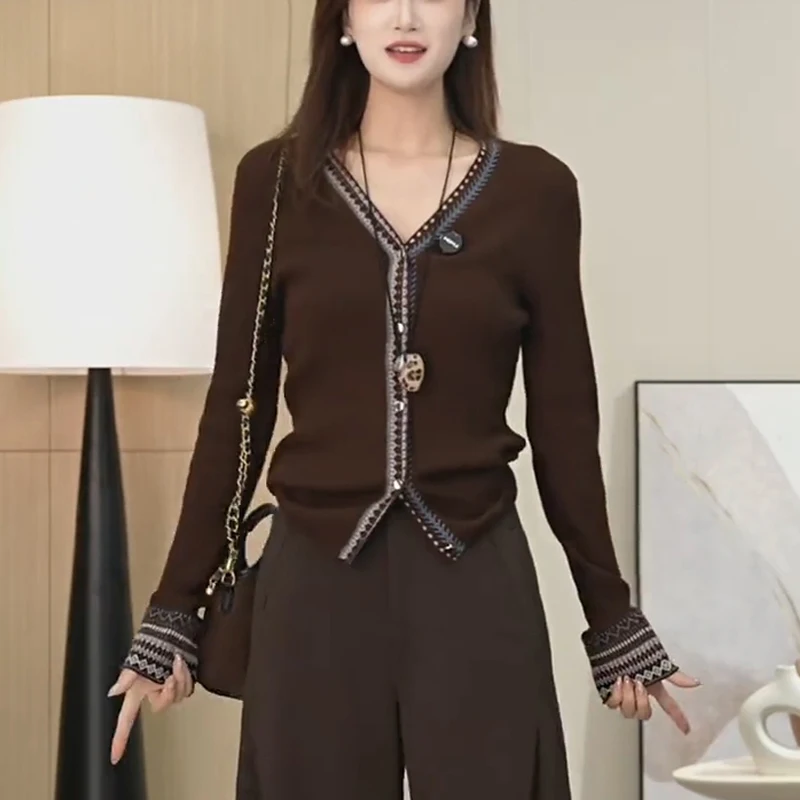 

Модный вязаный кардиган с V-образным вырезом и длинными рукавами для женщин, весна-осень, большие размеры, стройнящий топ, повседневный стиль, удобная посадка