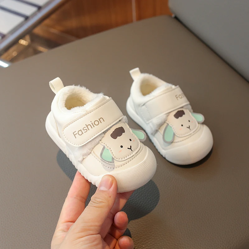 

Cute Girls Flat Shoes with Thick Fur Baby Princess Shoes Soft Bottom 2025 Winter New Kids Walking Shoes Casual Round Toes Sweet