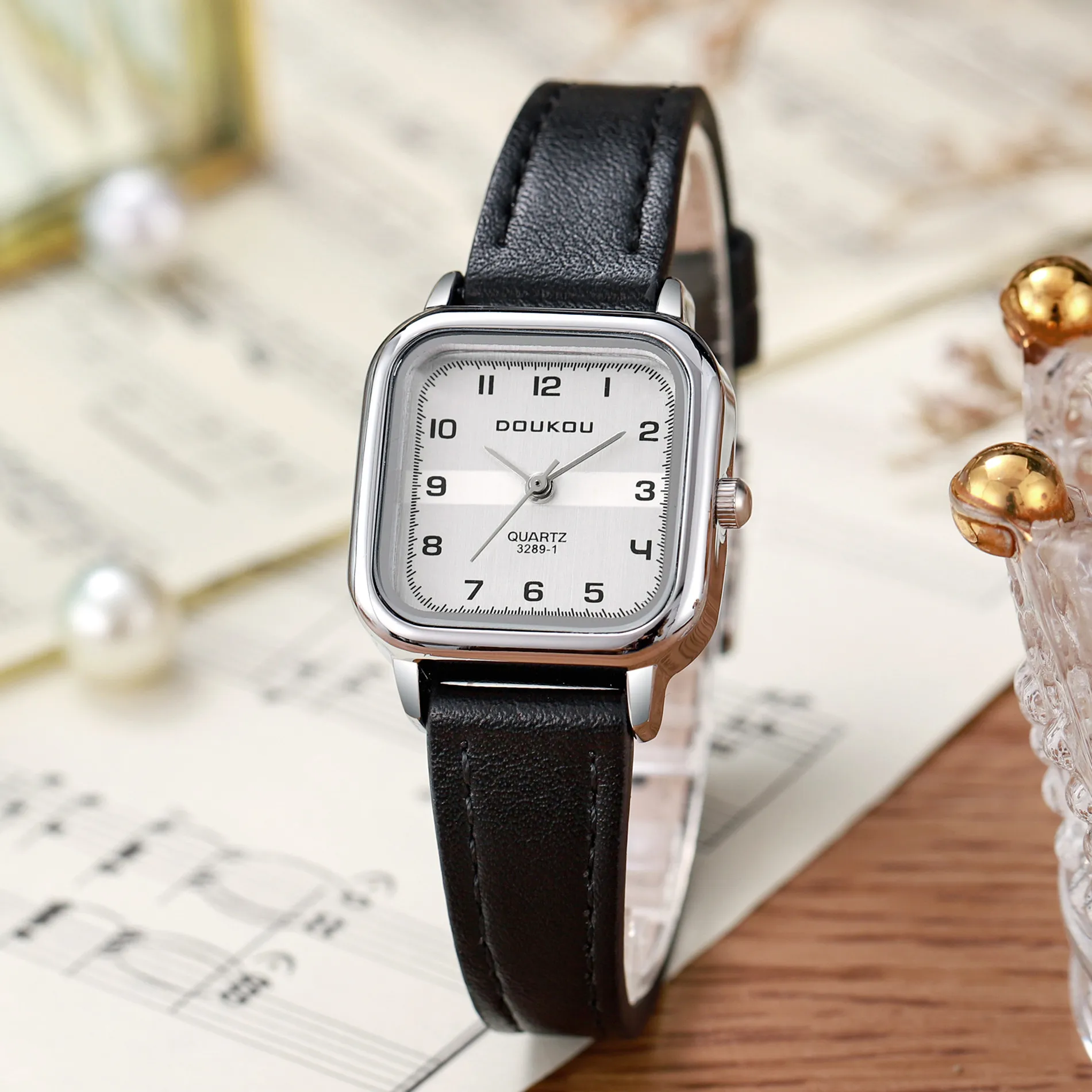 

Женские часы, простой арабский квадратный маленький циферблат, кожаный ремень, кварцевые часы, наручные часы, повседневные часы, подарочное платье Montre Femme