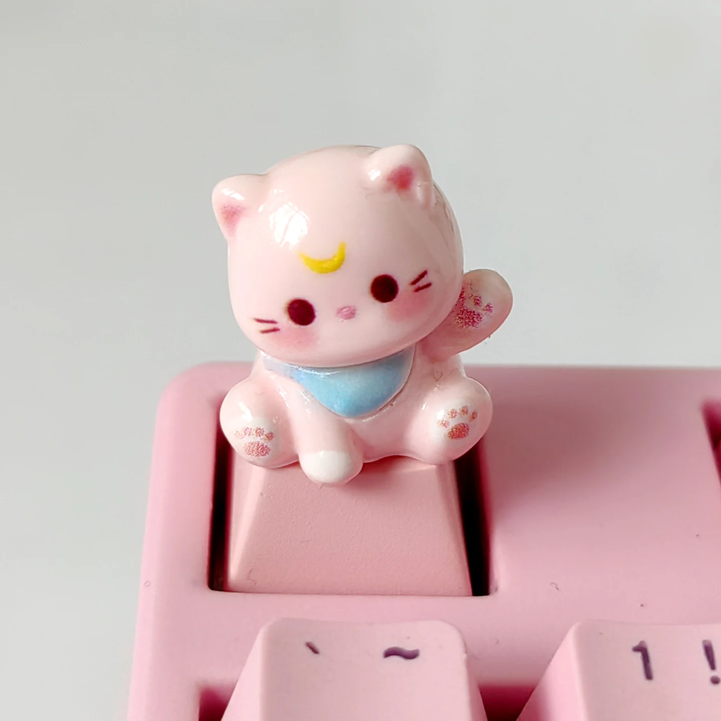 

DIY personalized 3D cat keycap R4 height gaming mechanical keyboard with added decoration and black cat replacement button