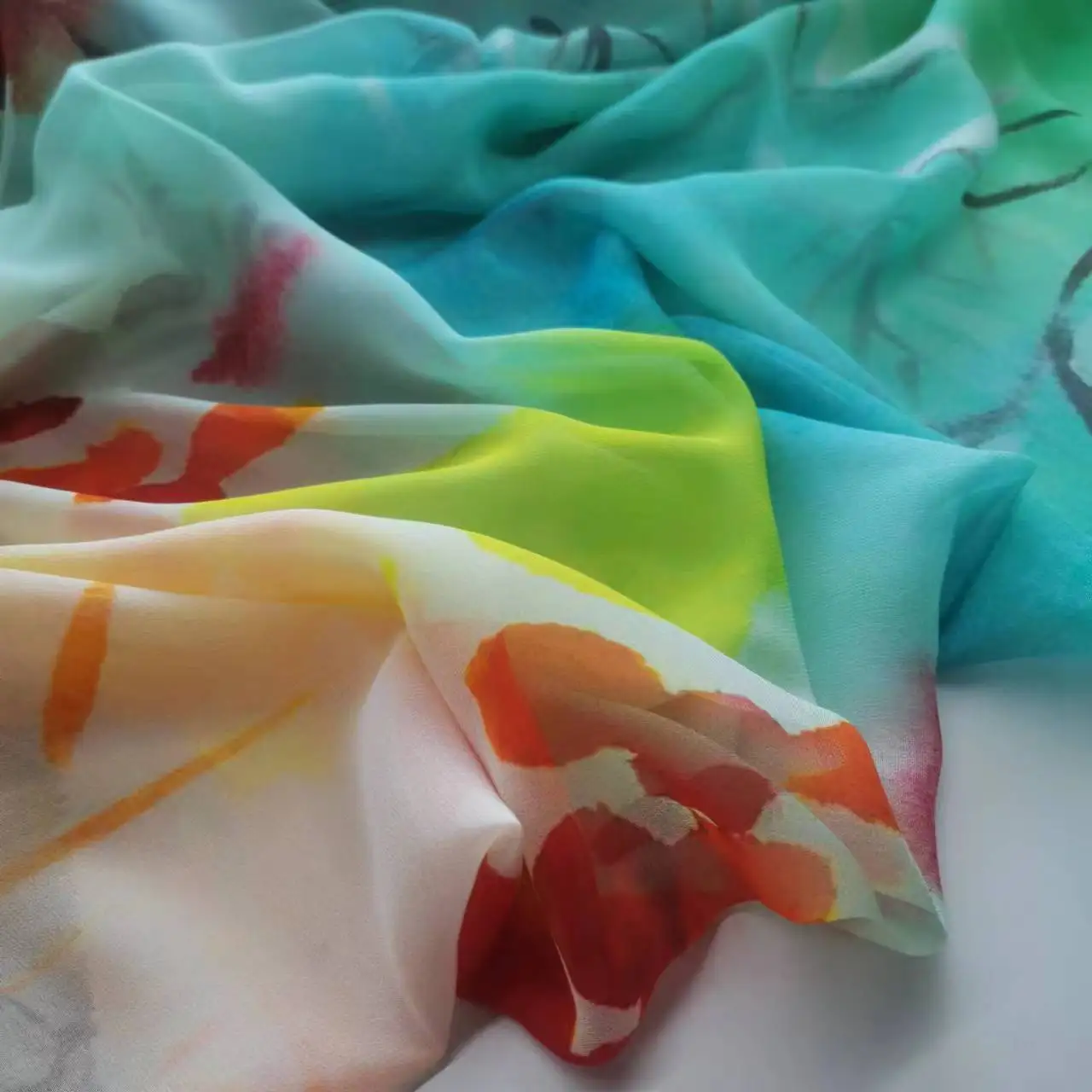 New Fashion 100% Silk Georgette on Sale 8mm Ethnic Printed Qualified Breathable Sewing Fabric