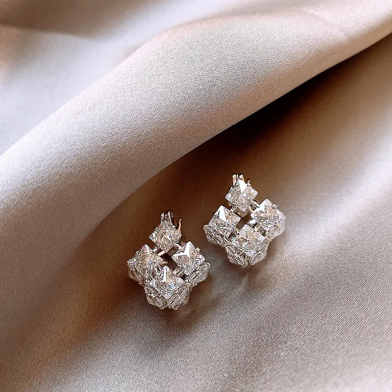 2024 French new design fashion jewelry silver color luxury zircon square earrings elegant women\'s evening party accessories