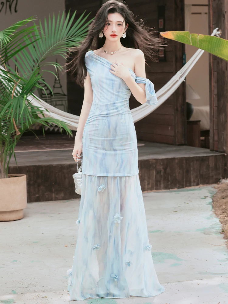 

Женское синее платье с принтом и оборками, летнее модное шикарное платье с диагональным воротником, корейское элегантное повседневное платье-футляр 2026