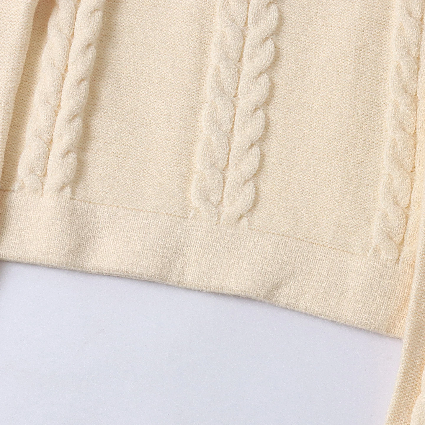 เสื้อสเวตเตอร์เนื้อนุ่ม สวมใส่สบาย ทรงหลวม คอกลม สีพื้น สำหรับฤดูใบไม้ผลิและฤดูใบไม้ร่วง รุ่นใหม่ แฟชั่นผู้หญิง ช่วยลดเลือนริ้วรอย