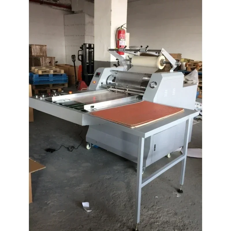Automatic heating laminating machine, special laminating machine for advertising graphics and text