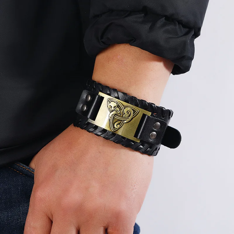 Pulsera Retro de piel ancha para hombre, brazalete nórdico de runa de Odi, diseño de zorro vikingo celta, accesorios de joyería, regalos, novedad