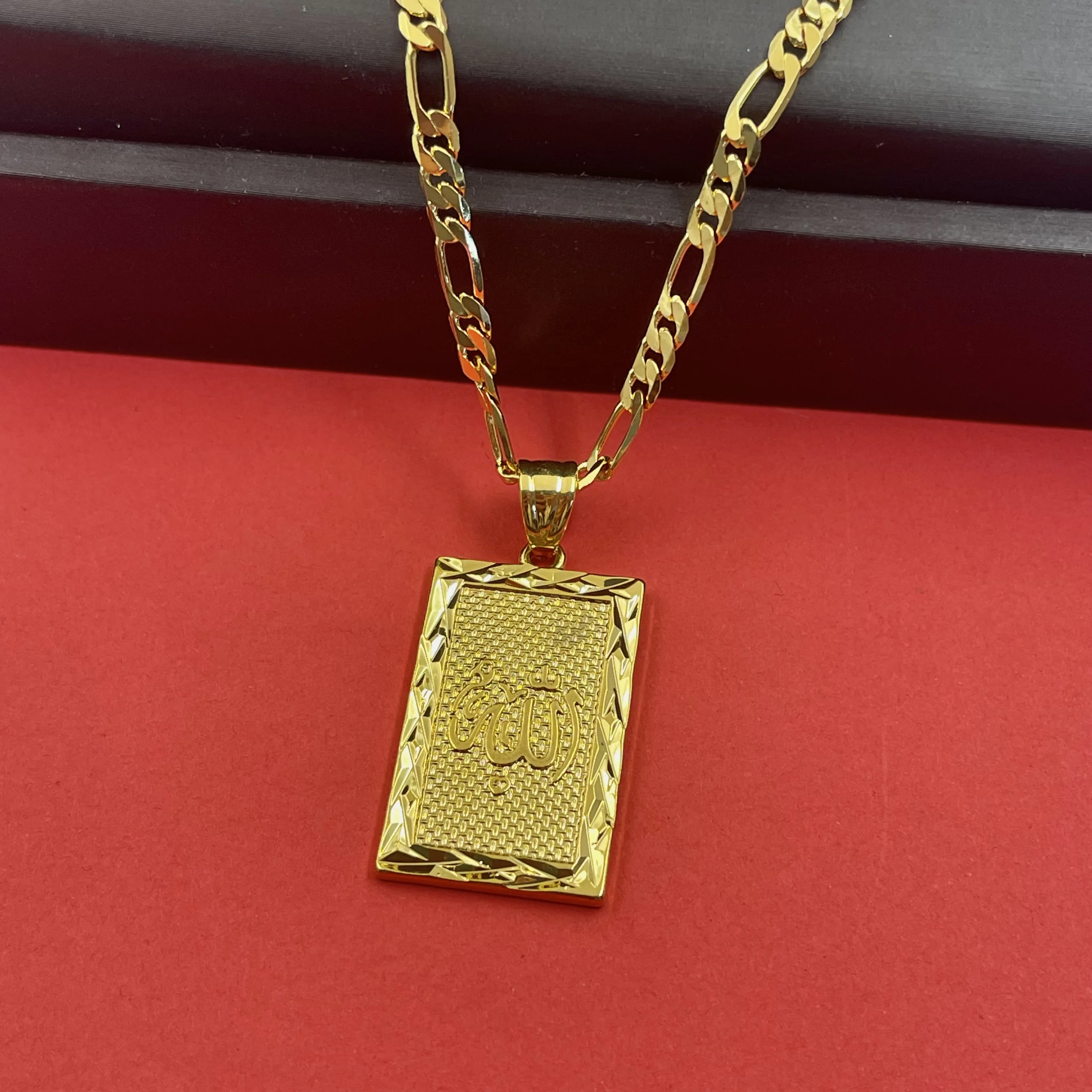 Middle East Hot Selling Muslim Religious Necklace, Allah Scripture Carving Square Plaque, Gold Plated Pendant, Men's and Women's