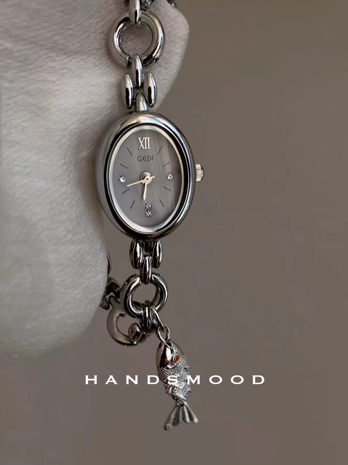 Original luxury ladies watchelegant watchsilver-gray oval small dial fashionable and high-end temperament versatile ladies watch