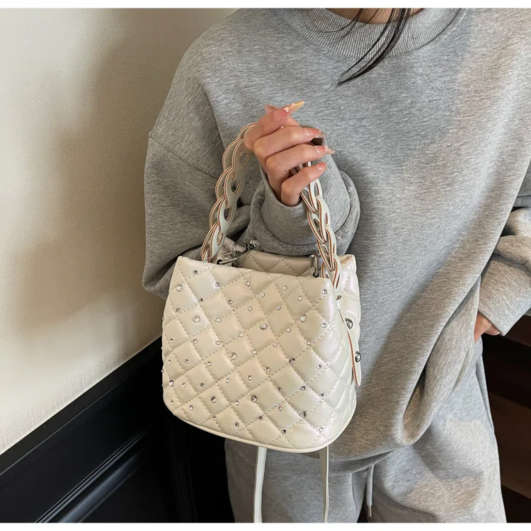 

New Chain Stitched Bucket Bag - Diamond Quilted Shoulder Bag, Elegant Crossbody Purse, Luxury Street Style Daypack for Women
