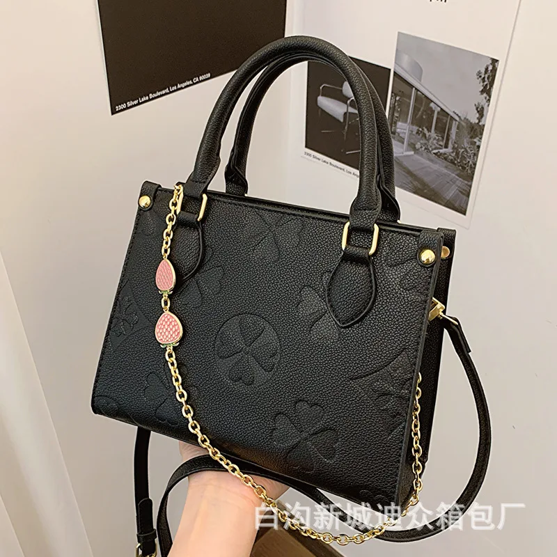 

Retro Printed Handbag - Chain Details, Simple Design, Portable/Shoulder/Crossbody, Stylish and Luxury Style